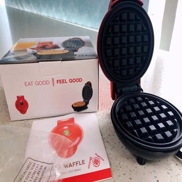 4 Inch Mini Waffle Maker Non-stick Waffle Maker